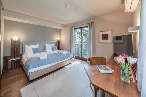 Designer Suite park view