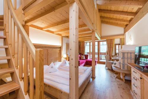 Dandelion Family Suite