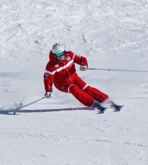 Télécabine dans les montagnes près du Resort La Ginabelle Zermatt avec le Cervin en arrière-plan