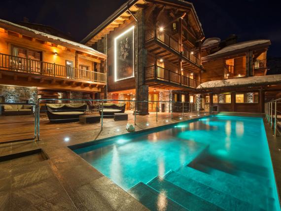 SKI CHIC OPENING EXPERIENCE 