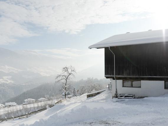 Ferienwohnung für Wintergenießer – Komfort & Freiheit im Tiroler Winterwunderland