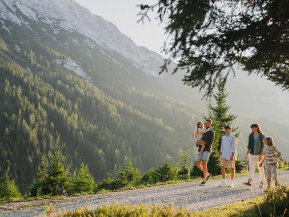 Post Seefeld – Wellnesshotel Tirol with mountain view and church in Tirol