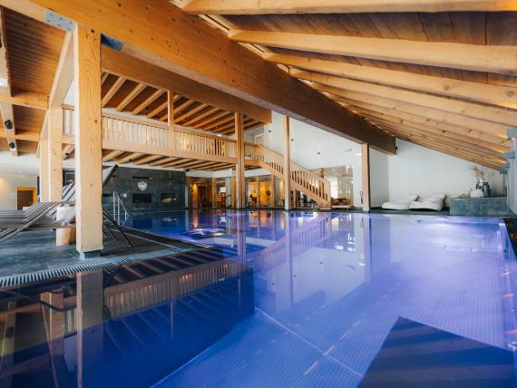 Couple relaxing on dock at lake, Post Seefeld - Wellnesshotel Tirol