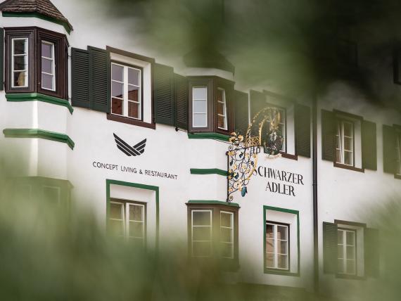 Schwarzer Adler Spring Escape -15 %