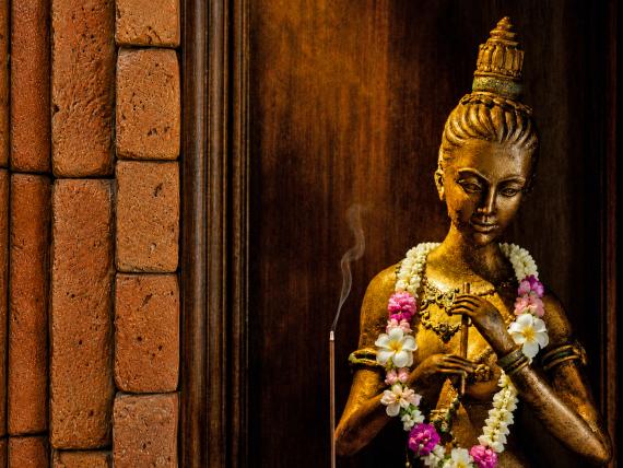 Thai Style decorations at Mangosteen Resort