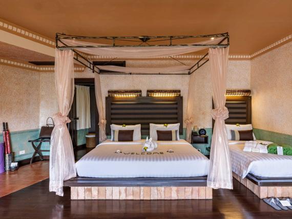 Royal Jacuzzi Villa Garden