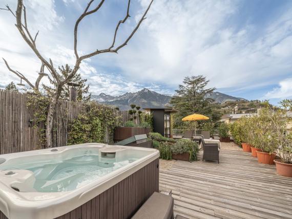 Hotel Mignon Meran Park & Spa Terrasse mit Whirlpool und Bergblick
