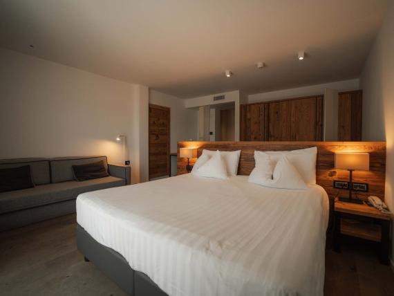 SUPERIOR ROOM