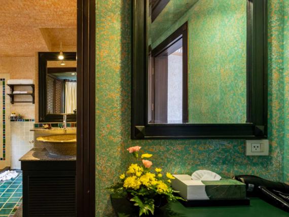 Royal Jacuzzi Villa Garden