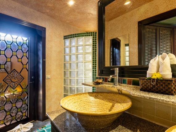 Royal Jacuzzi Villa Garden