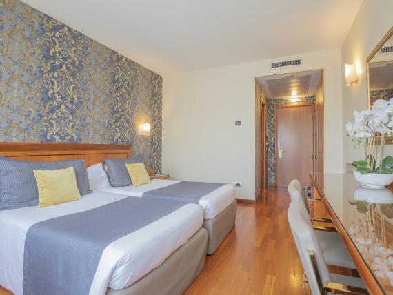 Camera con due letti singoli al Montresor Hotel Palace Verona