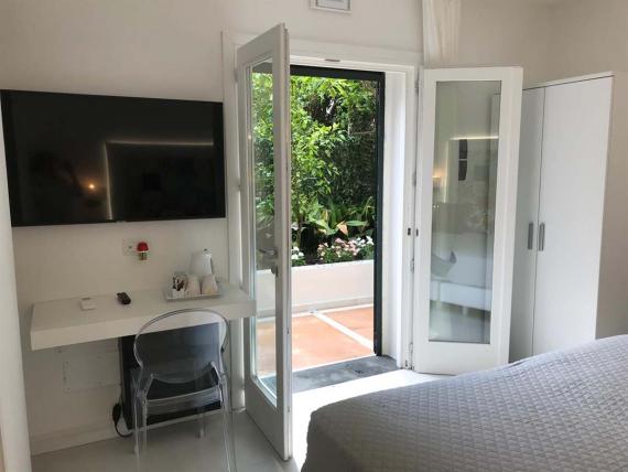 Junior Suite Boutique con Jacuzzi in terrazza privata – Giardino pensile