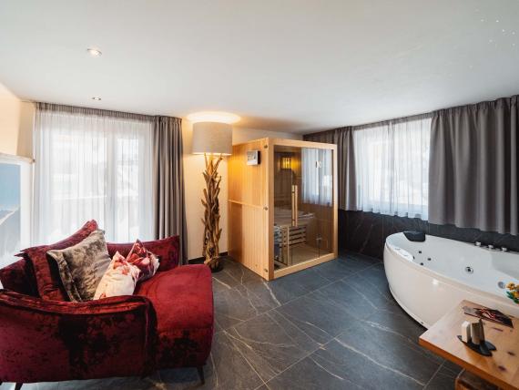 Romantic Spa Suite