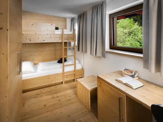 Gemütliches Zimmer mit Etagenbett im Naturhotel Die Waldruhe