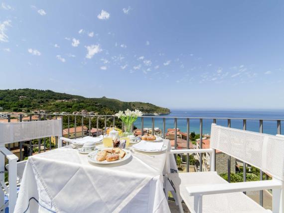 Camera con vista mare