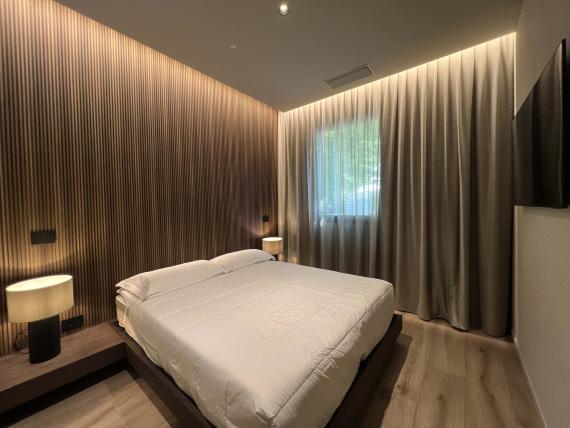 Camera da letto con letto matrimoniale in Evangelisti Palace Suite & Apartaments