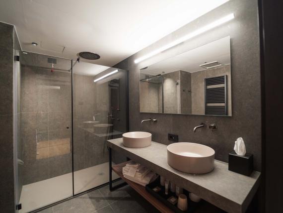 SECRET POOL SUITE