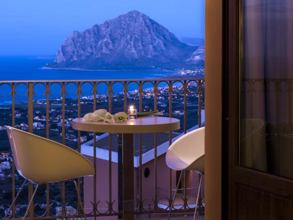 Camera Deluxe con balcone vista mare