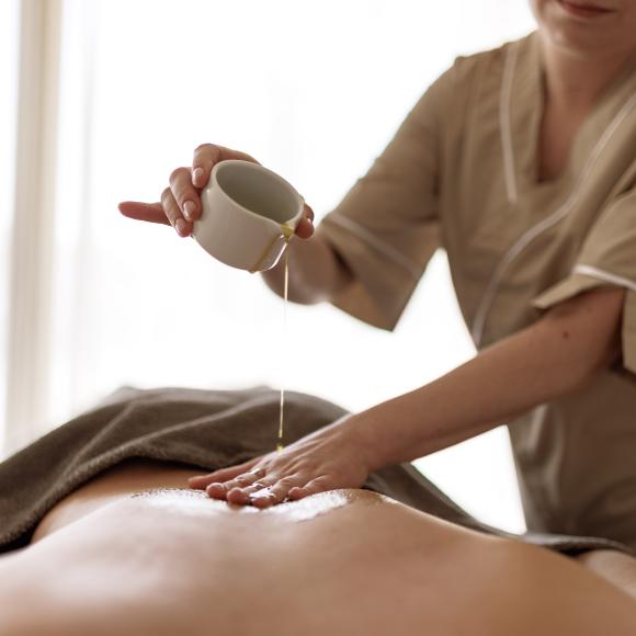 HANFÖL-MASSAGE