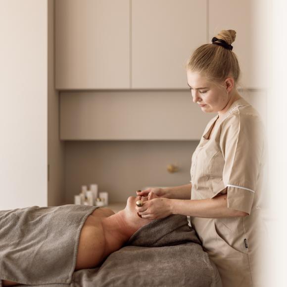 FACIAL Q – ESSENTIAL