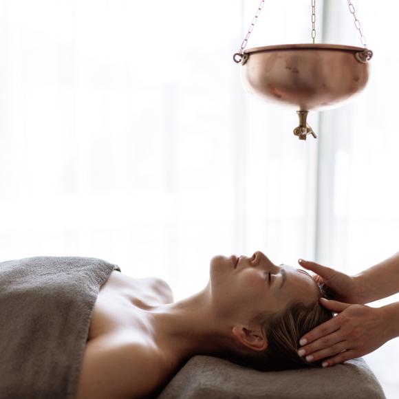 AYURVEDA MUKBHYANGA & SHIRODHARA
