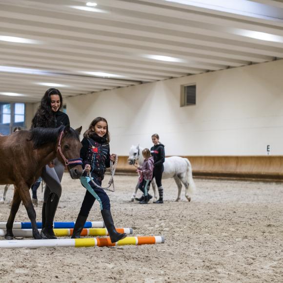 GIOCHI CON I PONY IN GRUPPO (POSSONO ESSERE PRENOTATI ANCHE PRIVATAMENTE)