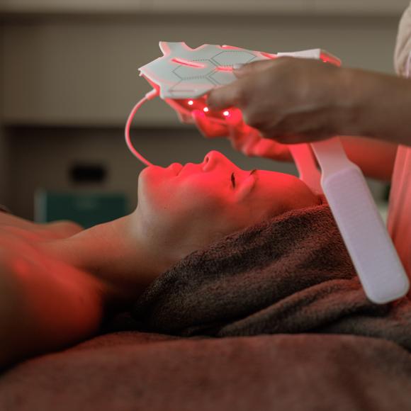 QMS – DERMA EXPERT LED LIGHT