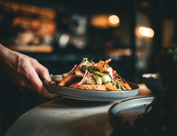 Glockna serving plates with fresh, artfully arranged food in a restaurant