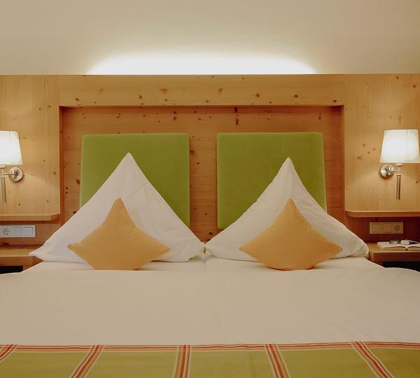 Hotel suite with lounge 