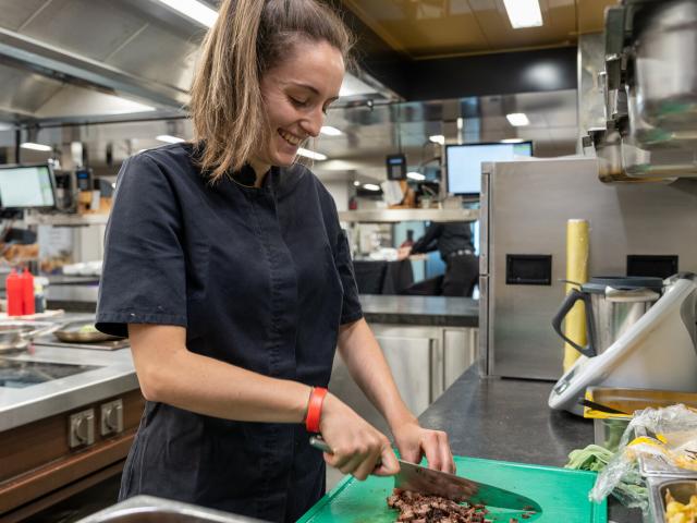 Formazione di apprendistato nei reparti cucina e servizo tavolo da maggio 2025