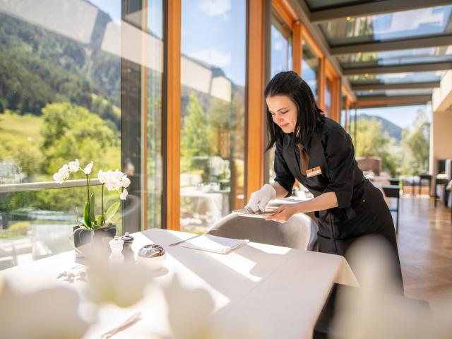 Lehrstelle Service/Ausbildung im Restaurantfach (w/m/d)