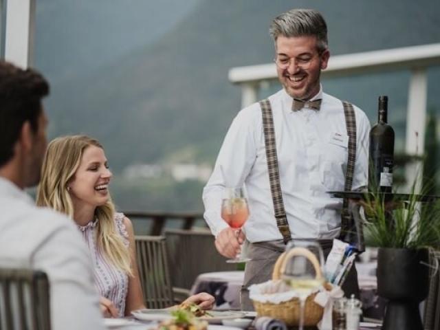 Servicemitarbeiter (Chef de Rang) in Teilzeit (nur abends) ab sofort gesucht