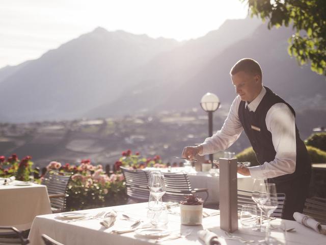 Servicekraft Abendservice (m/w/d) Teilzeit, auf Abruf oder mit fixem Stundenvertrag
