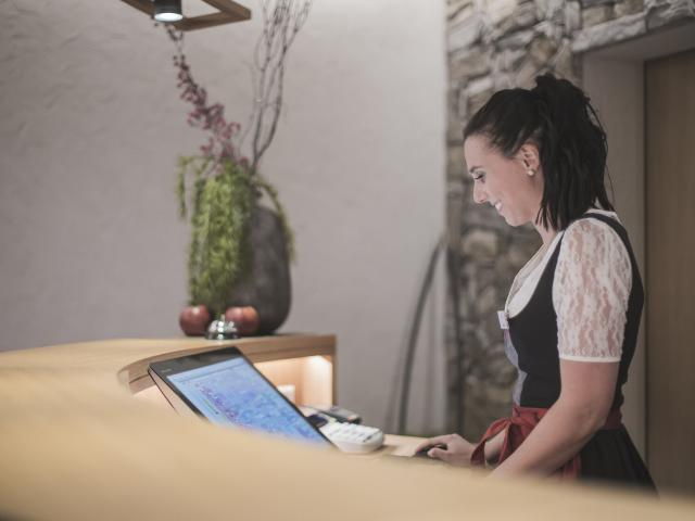 Receptionist