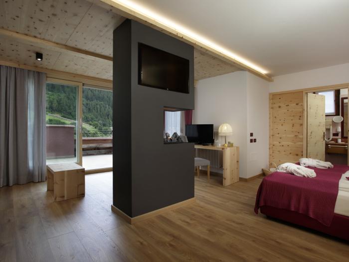 CEVEDALE ROOM