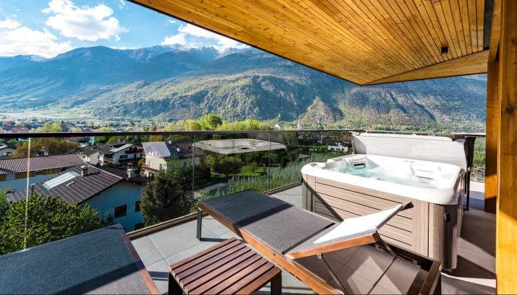 Penthouse Suite Whirlpool poolside