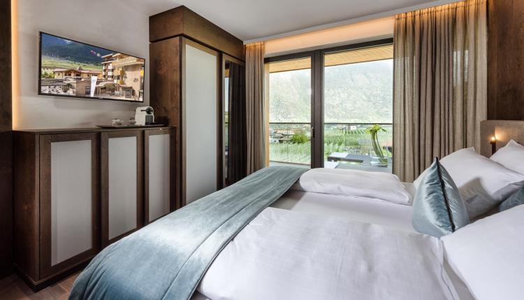 Small Luxury Room mountain view
