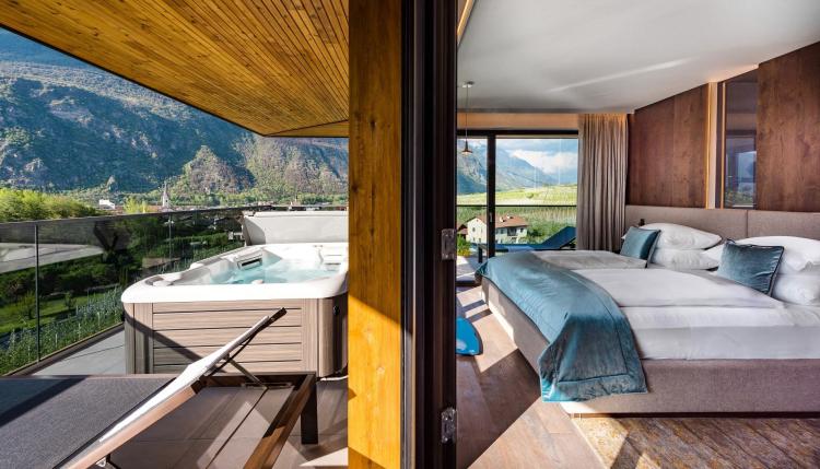 Penthouse Suite Whirlpool mountain view