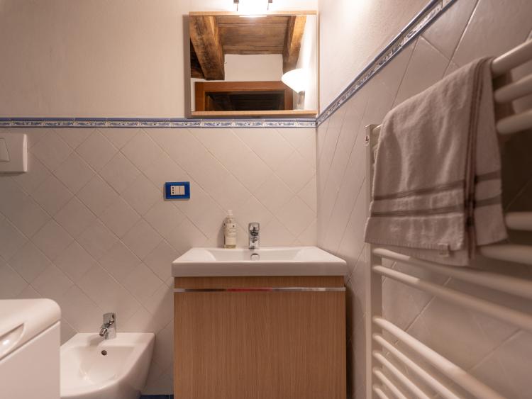 Bathroom with sink and heated towel rail at Hotel Touring Verona
