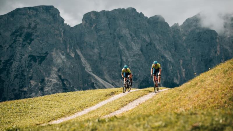 In bici gravel nelle Dolomiti