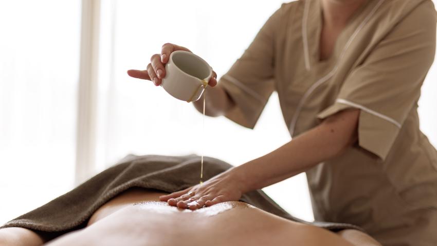 HANFÖL-MASSAGE