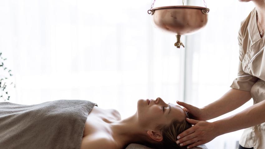 AYURVEDA MUKBHYANGA & SHIRODHARA