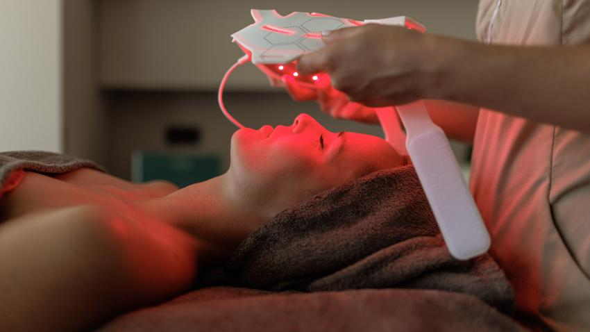 QMS – DERMA EXPERT LED LIGHT