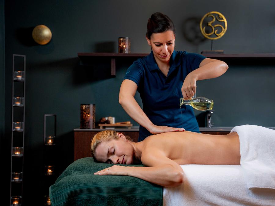 Massage und Entspannung im Wellnessbereich der Allgäu Sonne in Oberstaufen