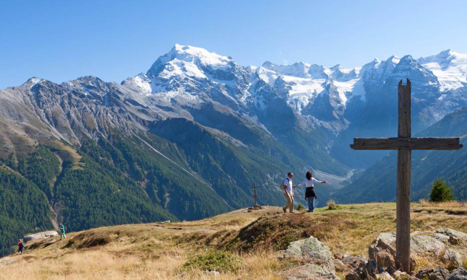 Off to the three-thousand metre peaks